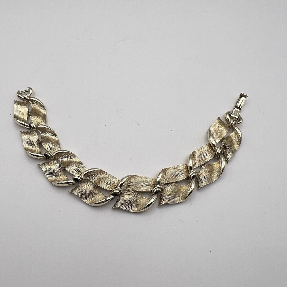 Vintage Lisner Brushed Textured Gold Tone Bracelet